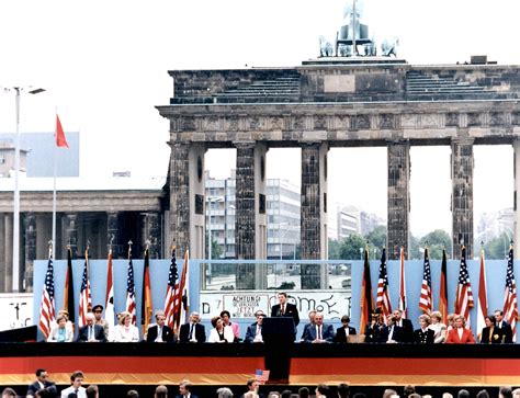 who won the berlin wall in 1987.